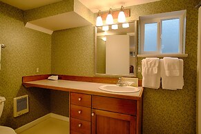 The Waves/The Argonauta Inn/The White Heron Lodge