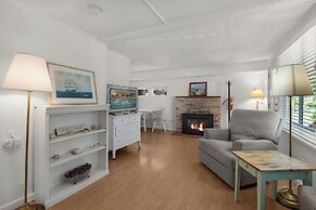 The Waves/The Argonauta Inn/The White Heron Lodge