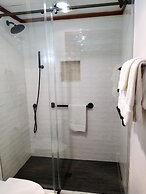 The Waves/The Argonauta Inn/The White Heron Lodge