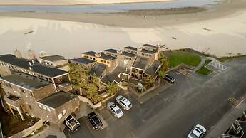 The Waves/The Argonauta Inn/The White Heron Lodge