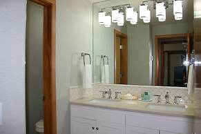 The Waves/The Argonauta Inn/The White Heron Lodge