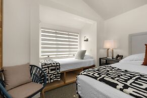 The Waves/The Argonauta Inn/The White Heron Lodge