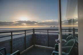 The Waves/The Argonauta Inn/The White Heron Lodge