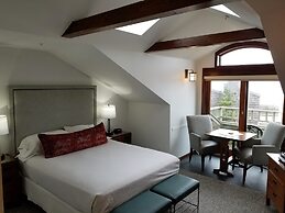 The Waves/The Argonauta Inn/The White Heron Lodge