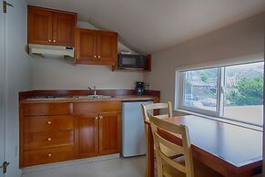 The Waves/The Argonauta Inn/The White Heron Lodge