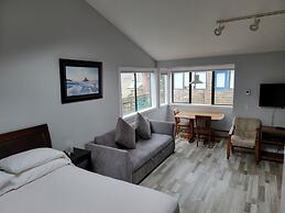 The Waves/The Argonauta Inn/The White Heron Lodge