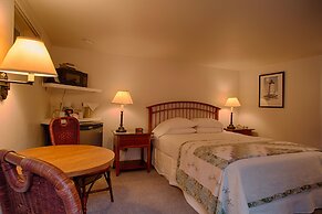 The Waves/The Argonauta Inn/The White Heron Lodge