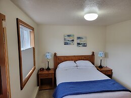 The Waves/The Argonauta Inn/The White Heron Lodge