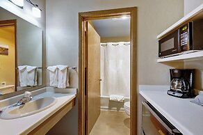 Somerset Inn & Suites