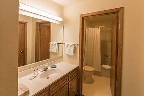 Somerset Inn & Suites