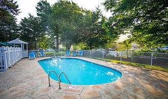 Somerset Inn & Suites