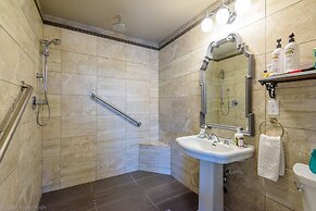 Brookside Inn Boutique Hotel