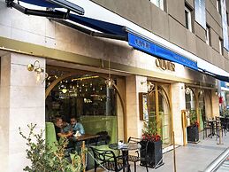 Ibis Pilar