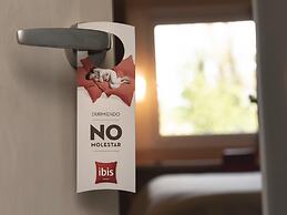 Ibis Pilar