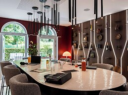 Mercure Maintenon