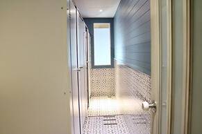 Golden Mountain Hostel