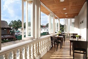 Golden Mountain Hostel