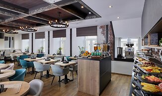 MIRROS Hotel Moscow Kremlin