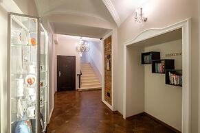 MIRROS Hotel Moscow Kremlin