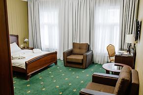 MIRROS Hotel Moscow Kremlin