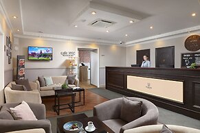 MIRROS Hotel Moscow Kremlin