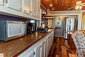 Blue Dolphin Inn and Cottages