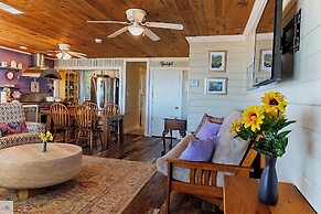 Blue Dolphin Inn and Cottages