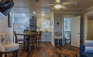 Blue Dolphin Inn and Cottages