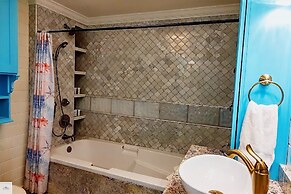 Blue Dolphin Inn and Cottages