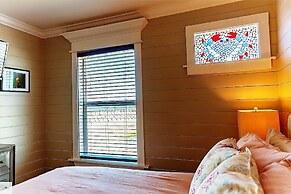 Blue Dolphin Inn and Cottages