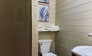 Blue Dolphin Inn and Cottages