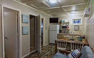 Blue Dolphin Inn and Cottages