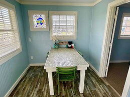 Blue Dolphin Inn and Cottages