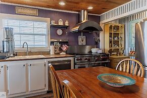 Blue Dolphin Inn and Cottages