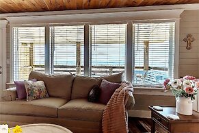 Blue Dolphin Inn and Cottages