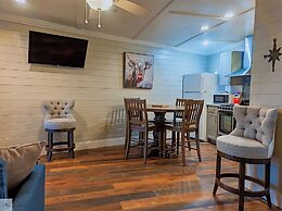 Blue Dolphin Inn and Cottages