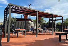 La Quinta Inn & Suites by Wyndham Victoria - South
