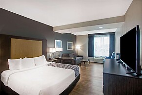 La Quinta Inn & Suites by Wyndham Victoria - South