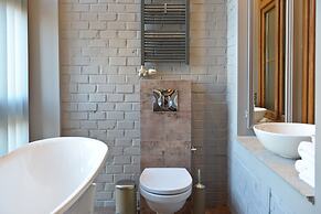 La Gioia Grey Stylish Apartments