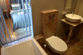 La Gioia Grey Stylish Apartments