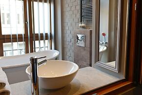 La Gioia Grey Stylish Apartments