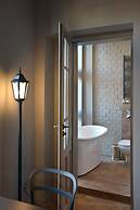 La Gioia Grey Stylish Apartments