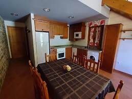 Casas Pirineo Aínsa: Historic Palace & Garden