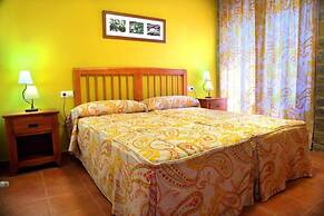 Casas Pirineo Aínsa: Historic Palace & Garden