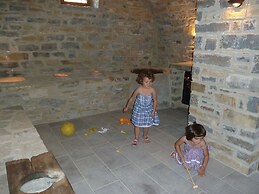 Casas Pirineo Aínsa: Historic Palace & Garden