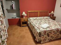 Casas Pirineo Aínsa: Historic Palace & Garden