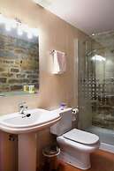 Casas Pirineo Aínsa: Historic Palace & Garden