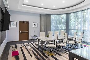 Holiday Inn Express & Suites Anaheim Resort Area by IHG