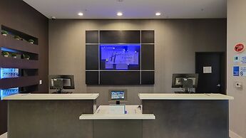 Holiday Inn Express & Suites Anaheim Resort Area by IHG