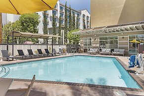 Holiday Inn Express & Suites Anaheim Resort Area by IHG